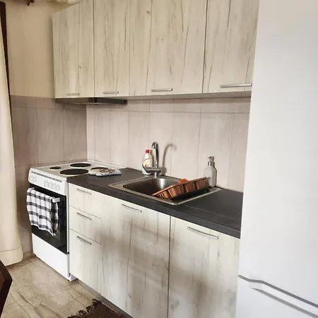 アパート Cozy In ネア・キオス